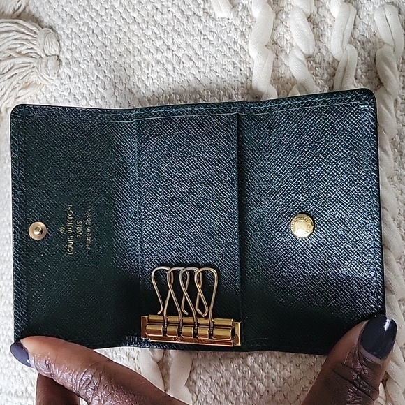 Louis Vuitton Green Taiga Leather 4 Key Holder - Picture 3 of 8